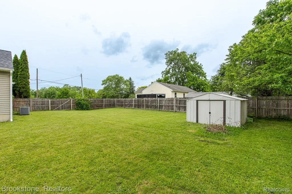 5039 Auker Drive Grand Blanc Charter Township MI 48507