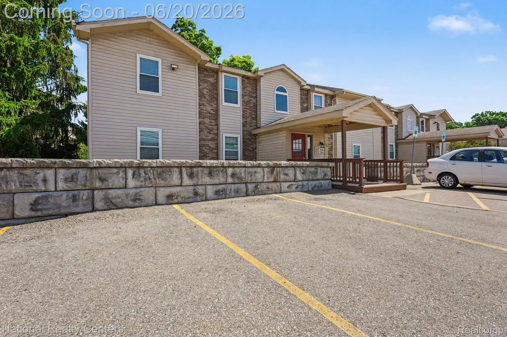 5076 Harbor Oak Drive Waterford Charter Township MI 48329