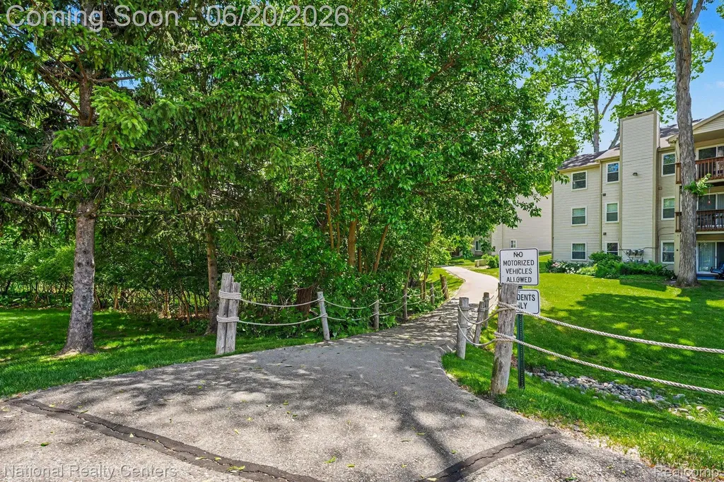 5076 Harbor Oak Drive Waterford Charter Township MI 48329