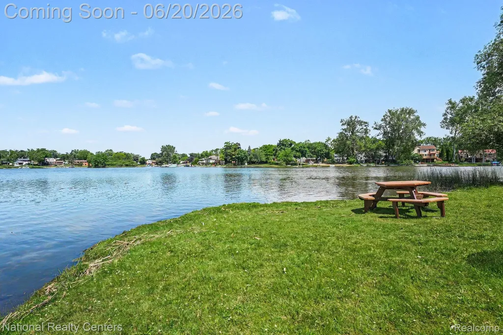 5076 Harbor Oak Drive Waterford Charter Township MI 48329