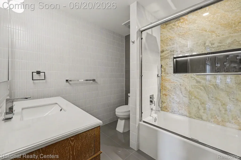 5076 Harbor Oak Drive Waterford Charter Township MI 48329