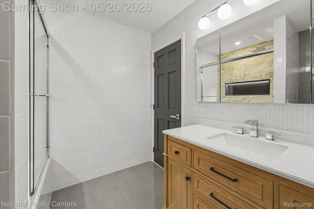 5076 Harbor Oak Drive Waterford Charter Township MI 48329