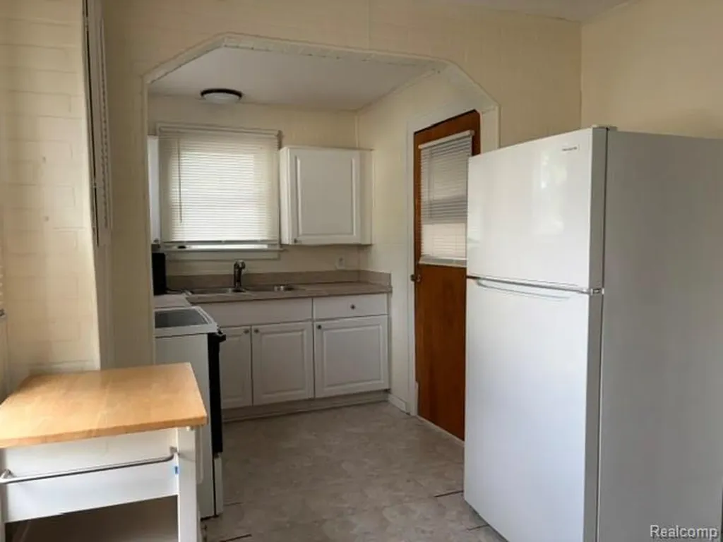 969 Myrtle Avenue Waterford Charter Township MI 48328