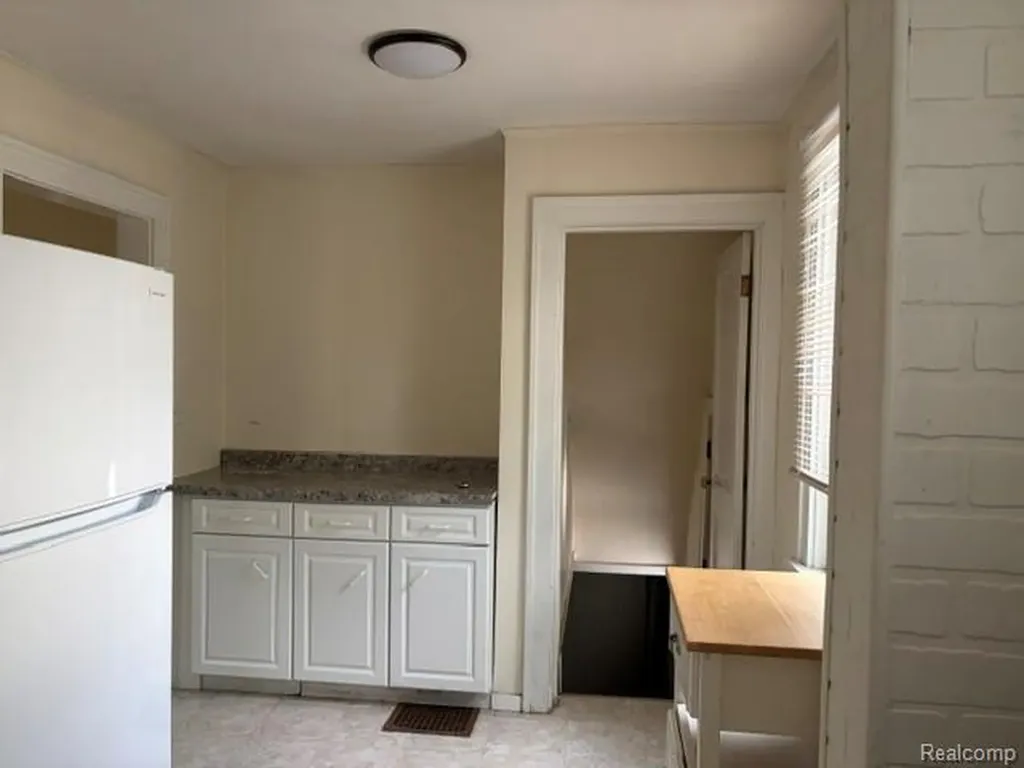 969 Myrtle Avenue Waterford Charter Township MI 48328