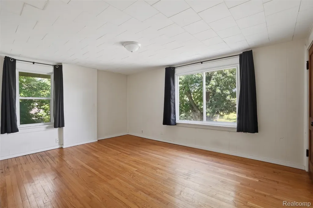 969 Myrtle Avenue Waterford Charter Township MI 48328