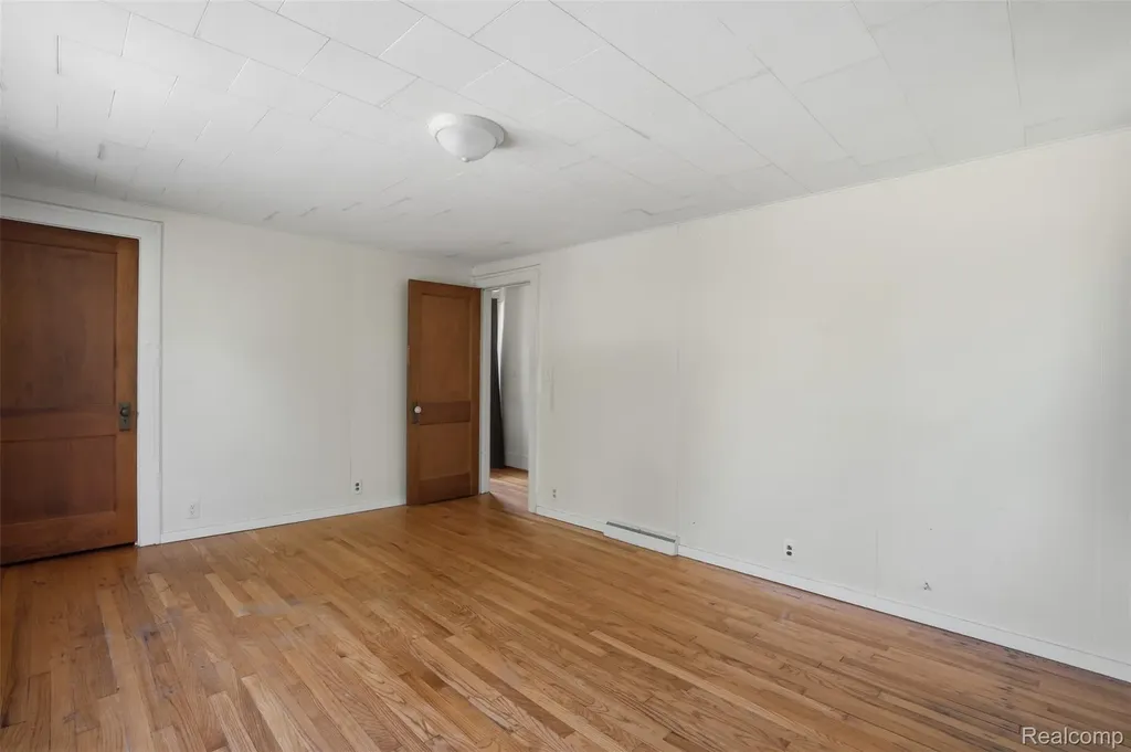 969 Myrtle Avenue Waterford Charter Township MI 48328