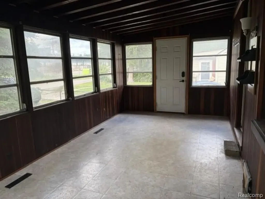 969 Myrtle Avenue Waterford Charter Township MI 48328