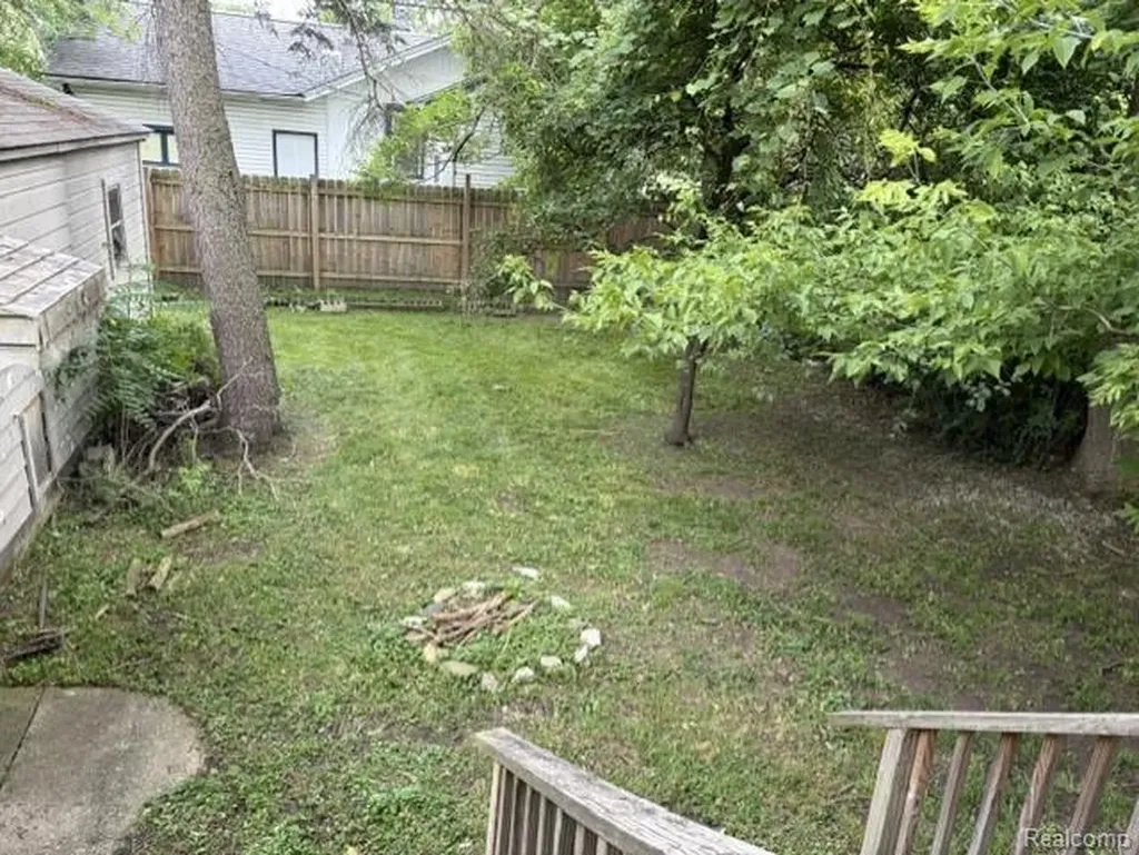 969 Myrtle Avenue Waterford Charter Township MI 48328
