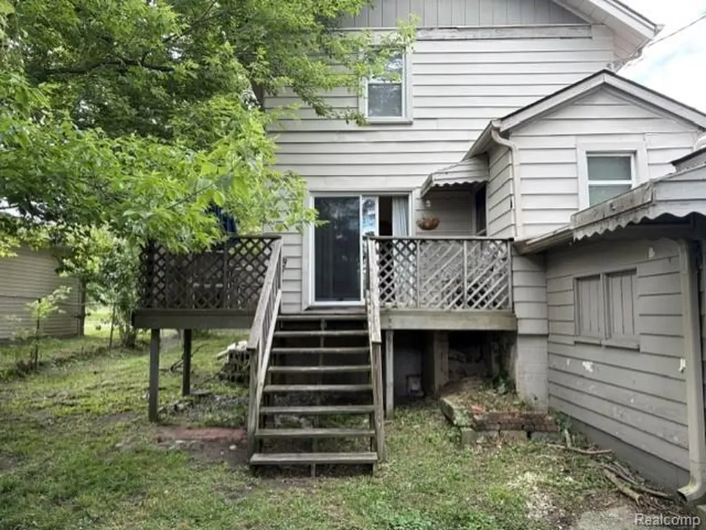 969 Myrtle Avenue Waterford Charter Township MI 48328