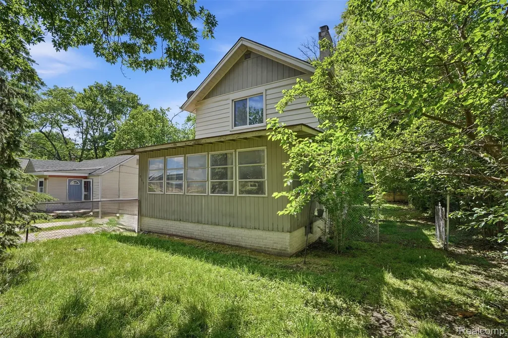 969 Myrtle Avenue Waterford Charter Township MI 48328