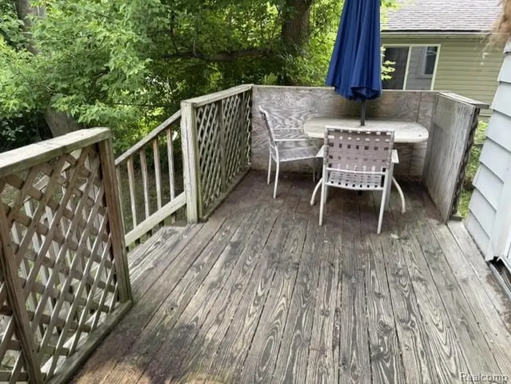 969 Myrtle Avenue Waterford Charter Township MI 48328