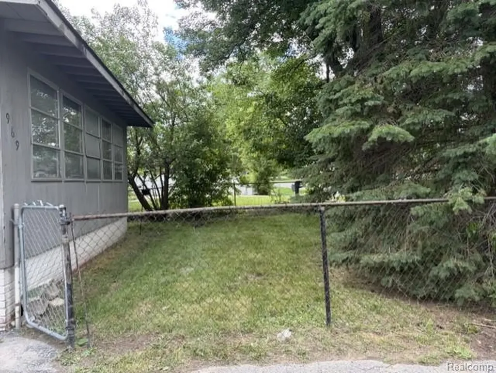 969 Myrtle Avenue Waterford Charter Township MI 48328