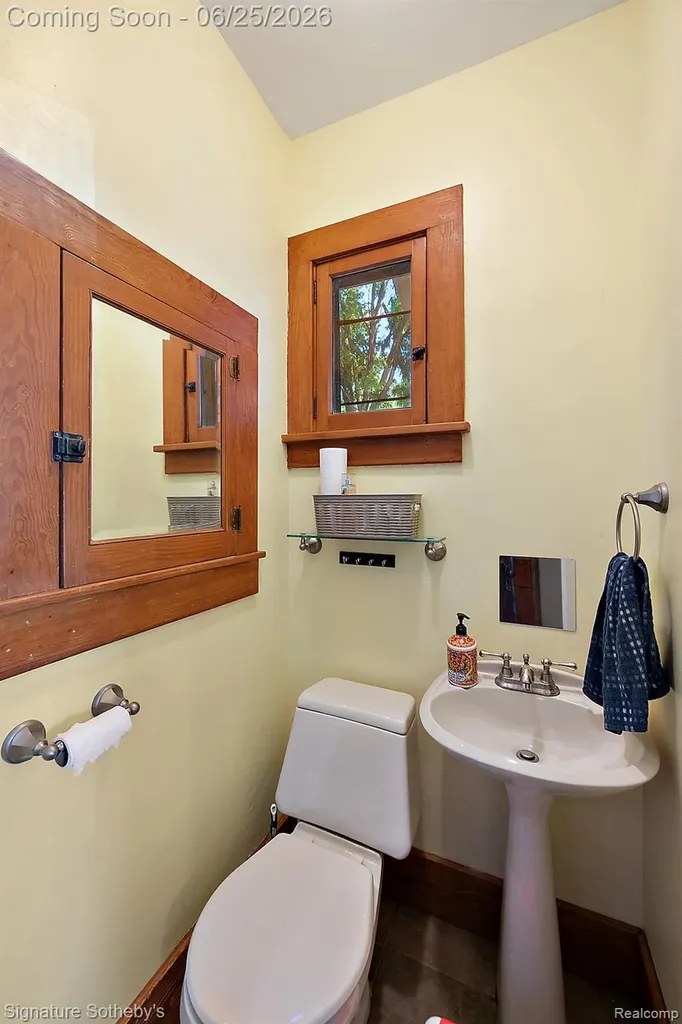 233 E Farnum Avenue Royal Oak City MI 48067