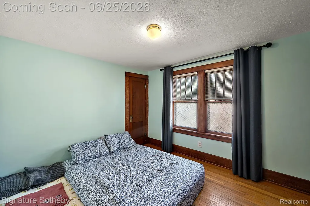 233 E Farnum Avenue Royal Oak City MI 48067