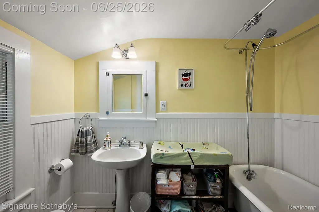 233 E Farnum Avenue Royal Oak City MI 48067