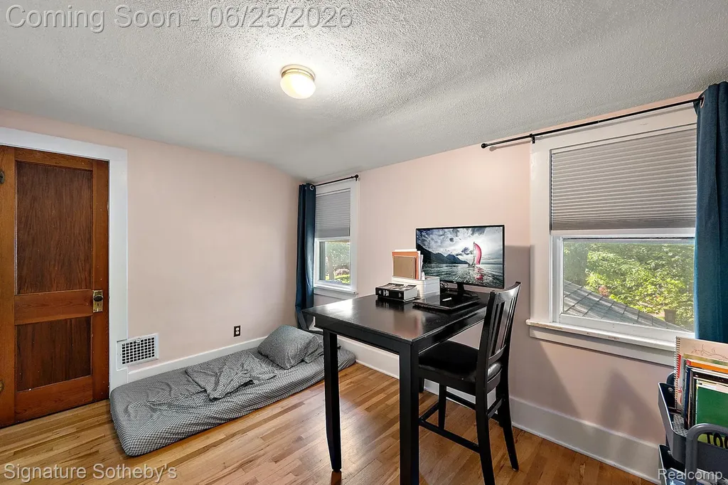 233 E Farnum Avenue Royal Oak City MI 48067