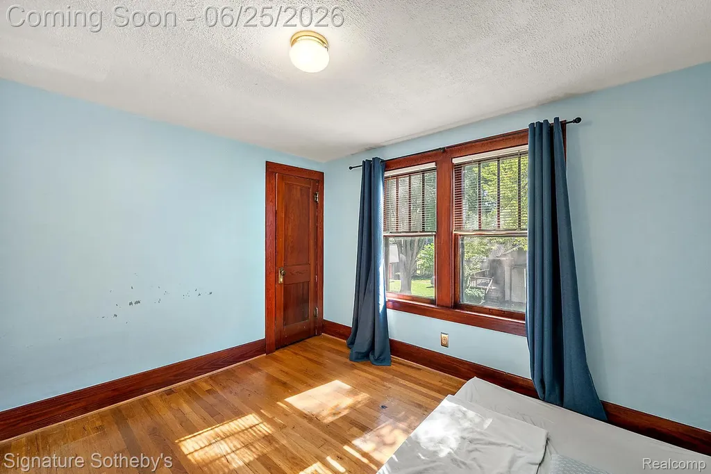 233 E Farnum Avenue Royal Oak City MI 48067