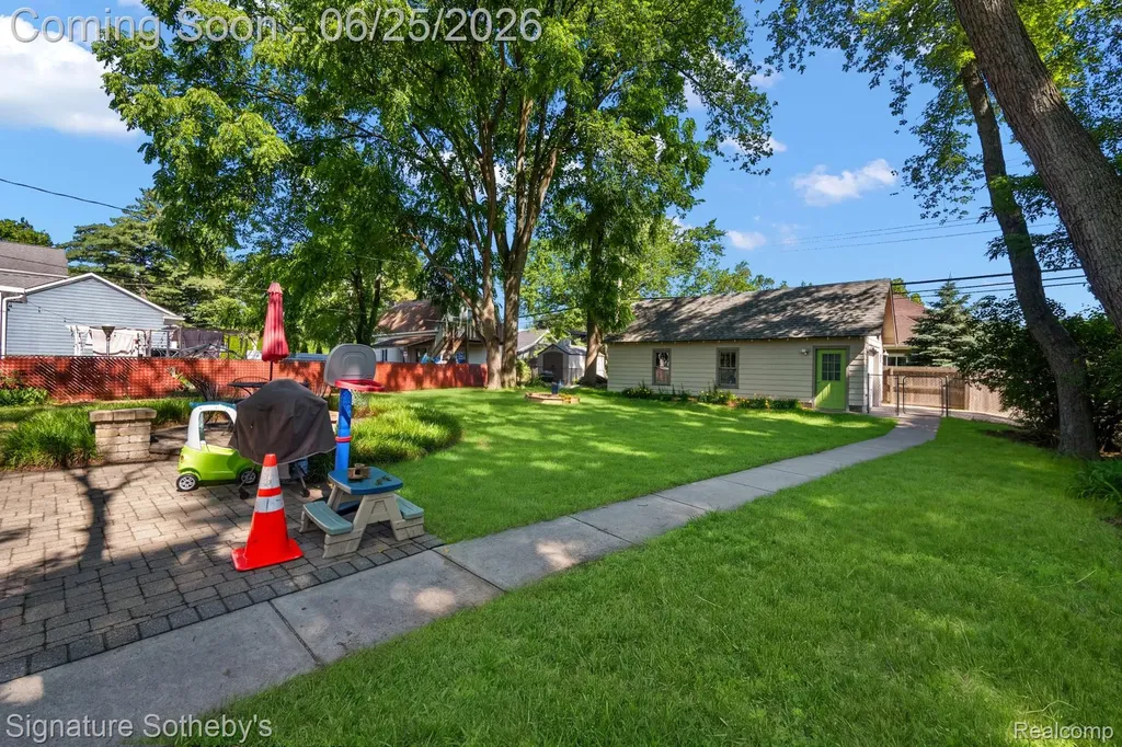 233 E Farnum Avenue Royal Oak City MI 48067