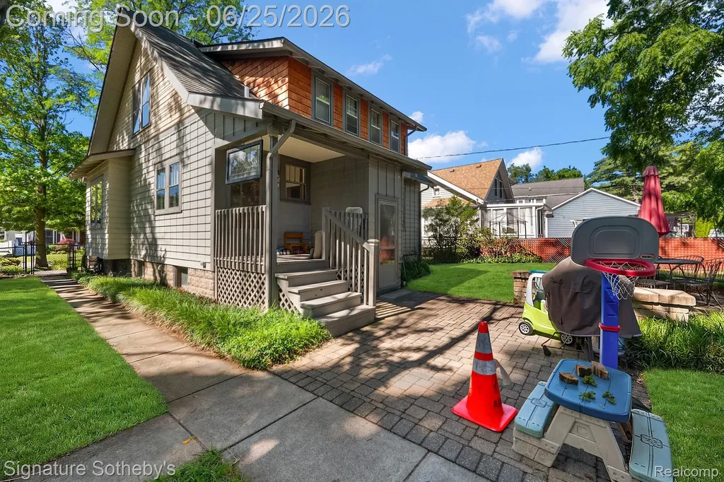 233 E Farnum Avenue Royal Oak City MI 48067