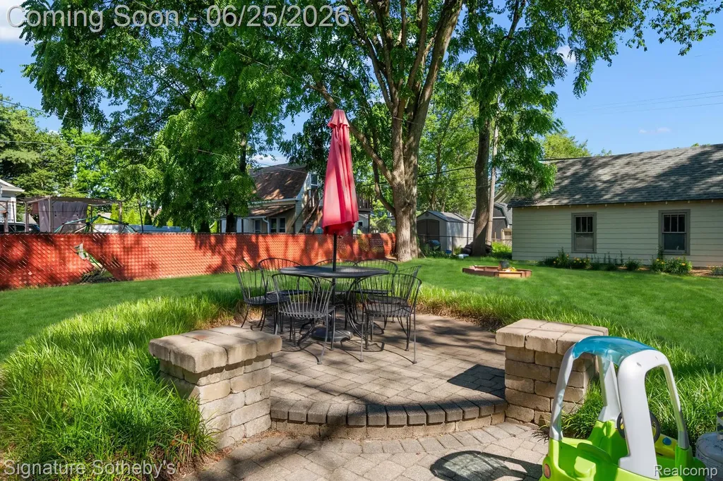 233 E Farnum Avenue Royal Oak City MI 48067
