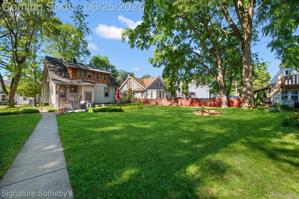 233 E Farnum Avenue Royal Oak City MI 48067