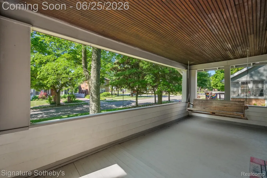 233 E Farnum Avenue Royal Oak City MI 48067
