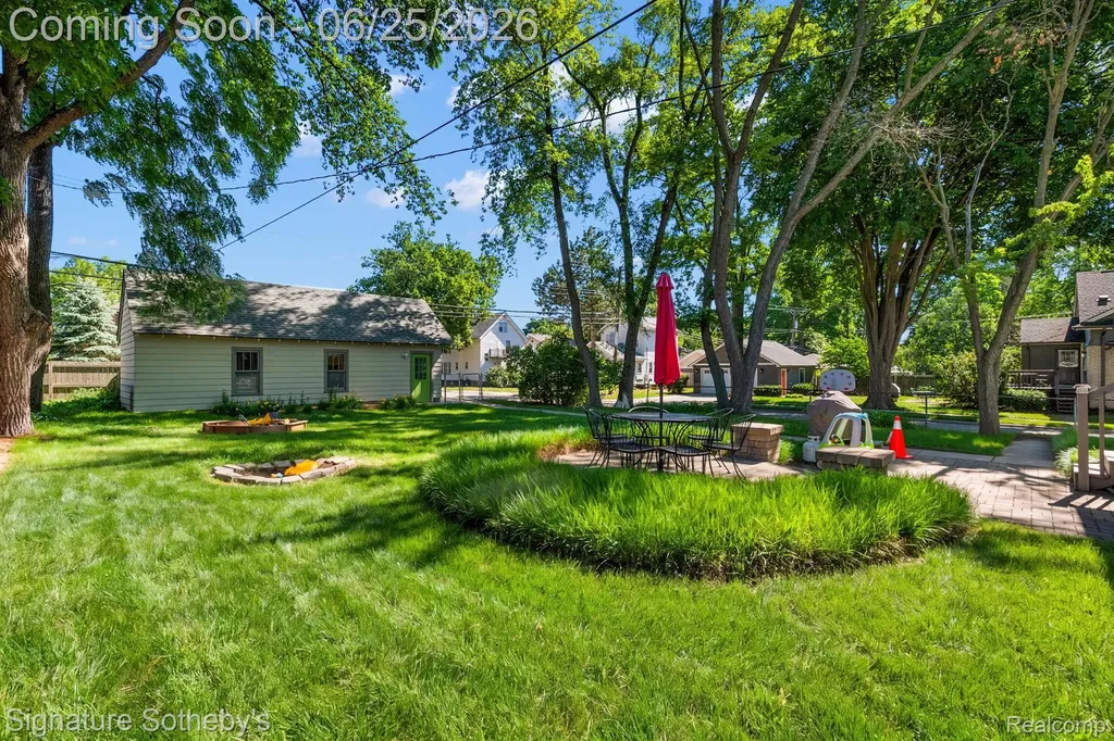 233 E Farnum Avenue Royal Oak City MI 48067