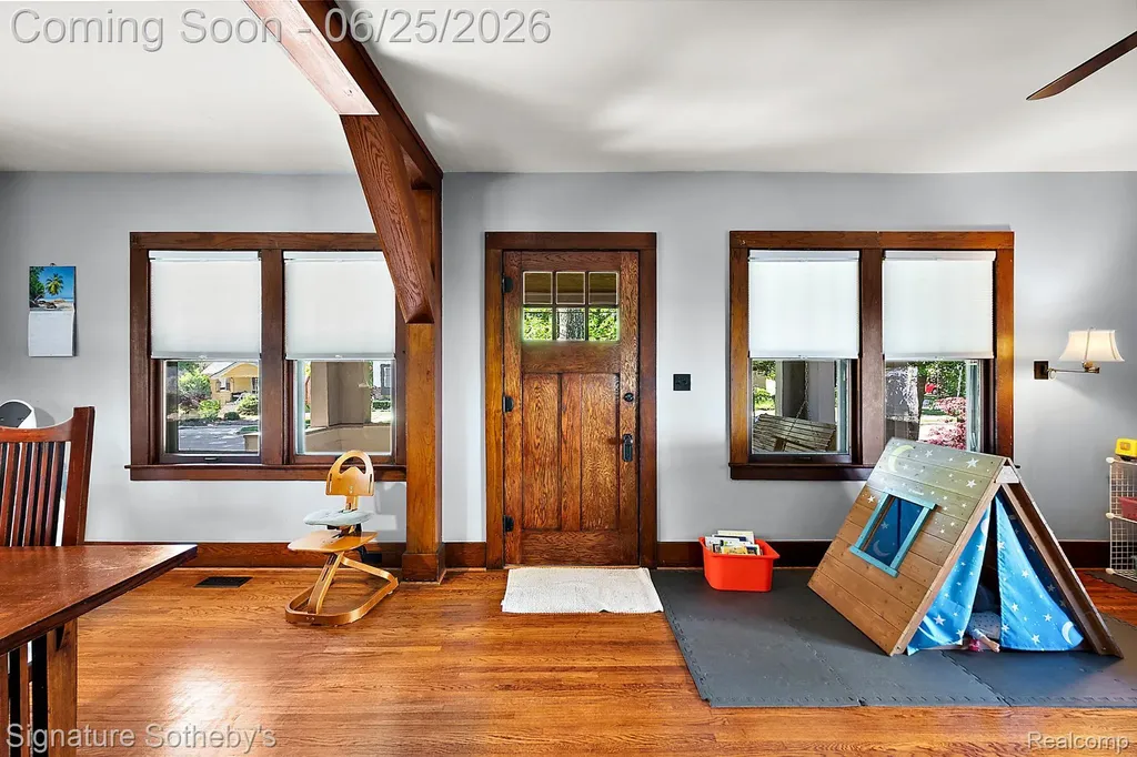 233 E Farnum Avenue Royal Oak City MI 48067