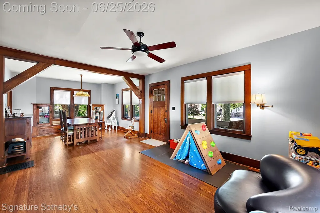 233 E Farnum Avenue Royal Oak City MI 48067