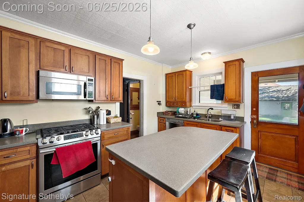 233 E Farnum Avenue Royal Oak City MI 48067