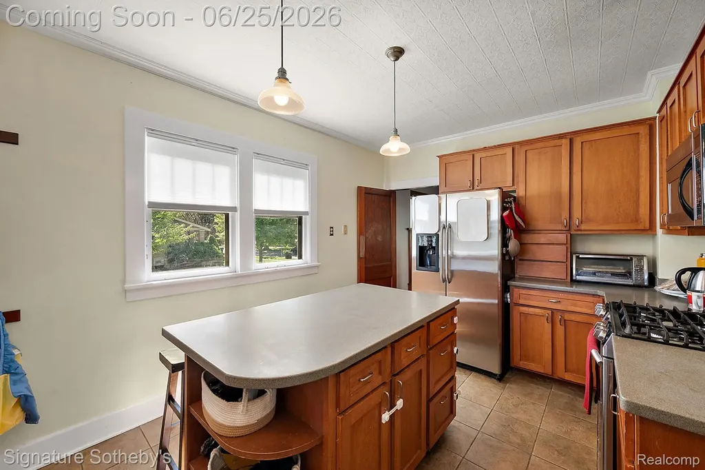233 E Farnum Avenue Royal Oak City MI 48067