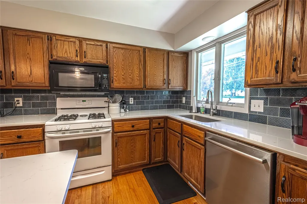 3241 Simpson Road Fort Gratiot Charter Township MI 48059