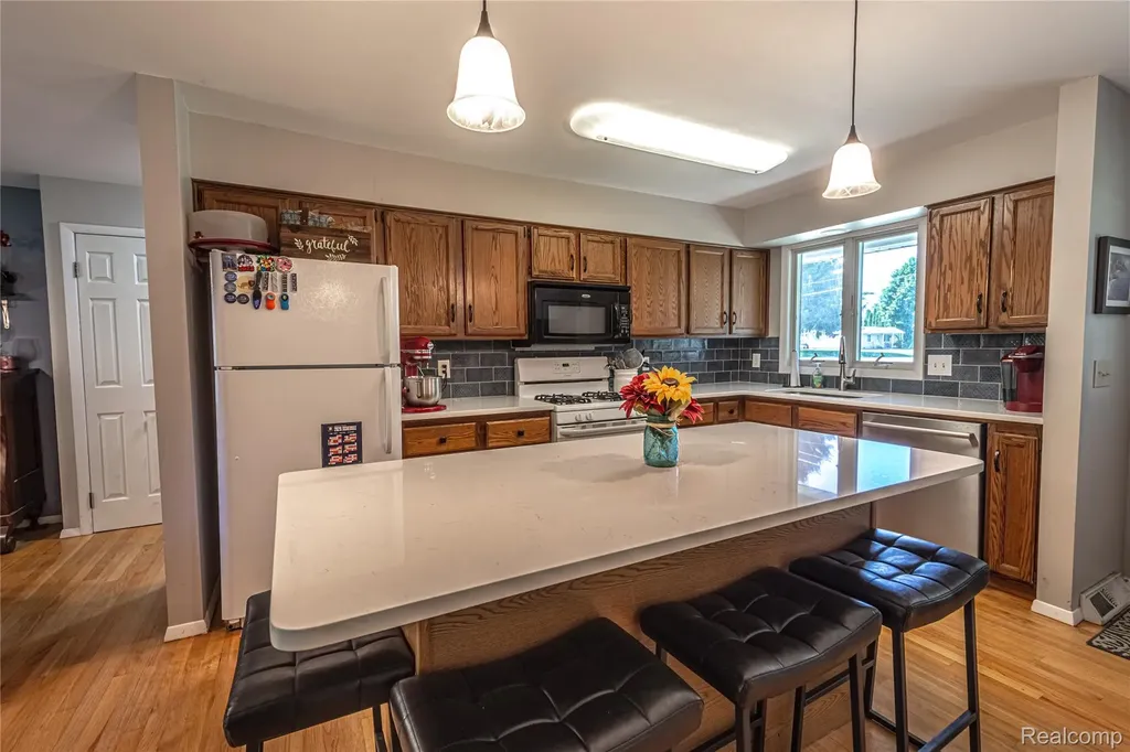 3241 Simpson Road Fort Gratiot Charter Township MI 48059