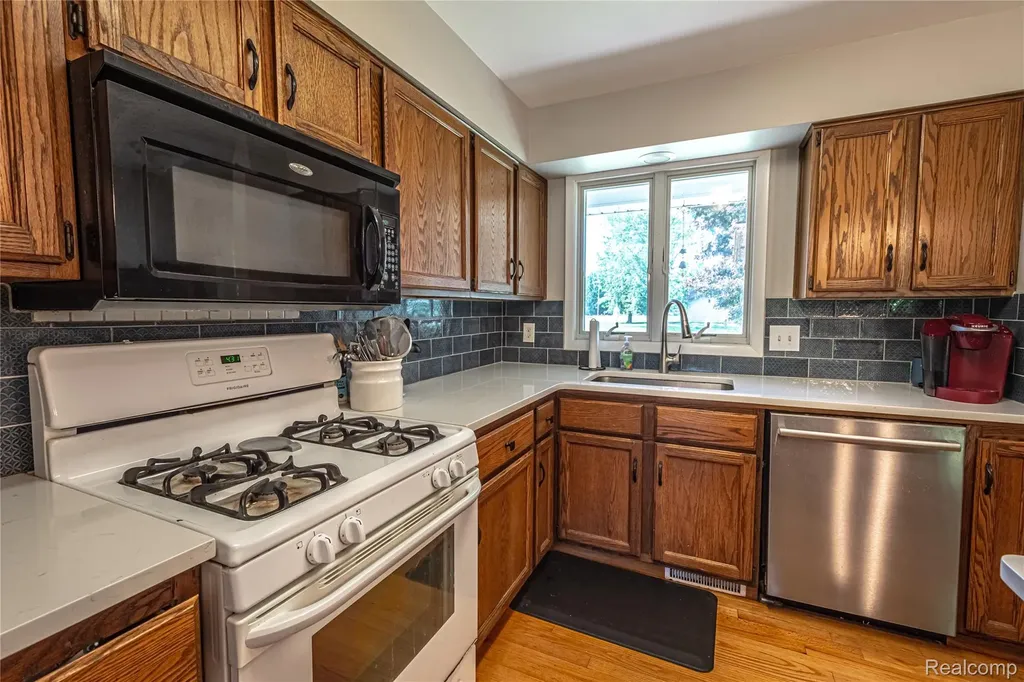 3241 Simpson Road Fort Gratiot Charter Township MI 48059