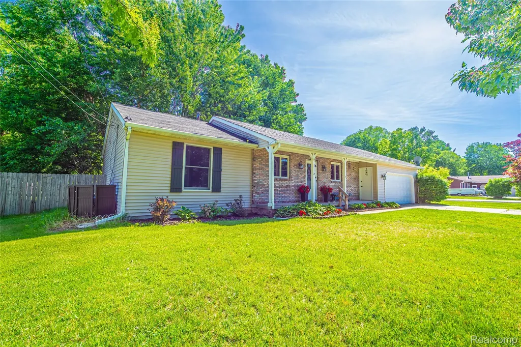 3241 Simpson Road Fort Gratiot Charter Township MI 48059