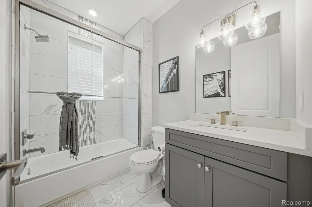 3898 Albatross Court Rochester Hills City MI 48309