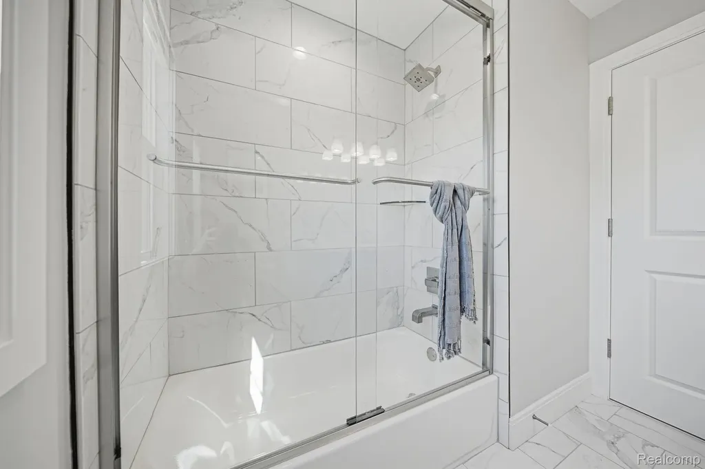 3898 Albatross Court Rochester Hills City MI 48309