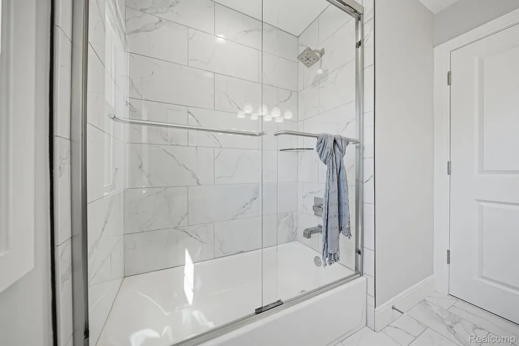 3898 Albatross Court Rochester Hills City MI 48309