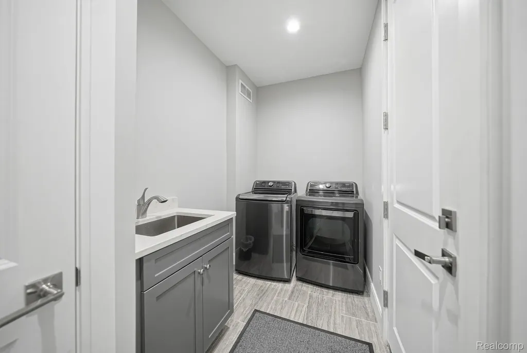 3898 Albatross Court Rochester Hills City MI 48309