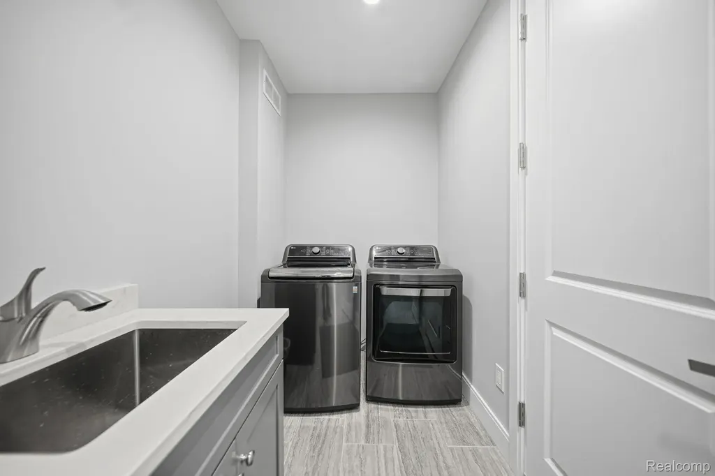 3898 Albatross Court Rochester Hills City MI 48309