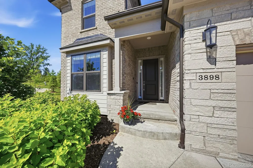 3898 Albatross Court Rochester Hills City MI 48309