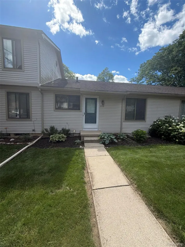 2118 Blue Lac Drive Meridian Charter Township MI 48840