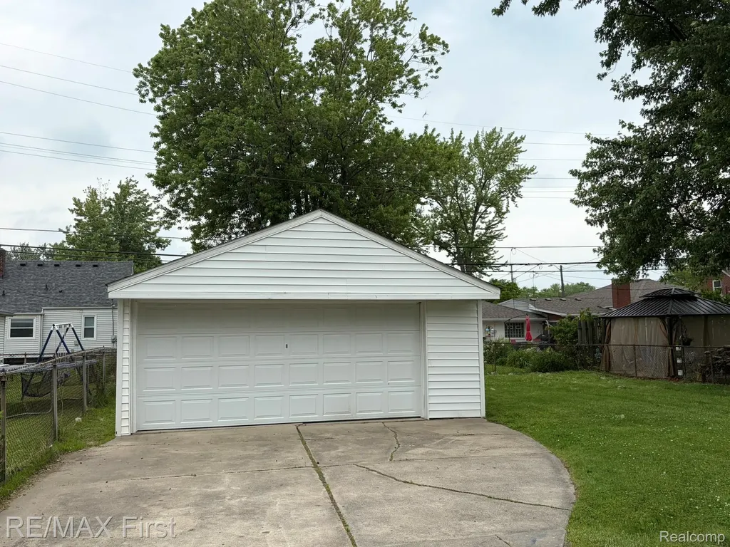 22921 Gaukler Street St. Clair Shores City MI 48080