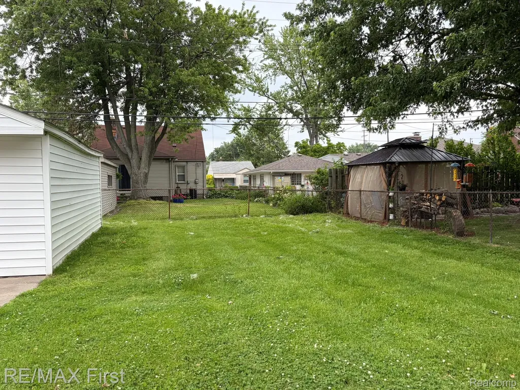 22921 Gaukler Street St. Clair Shores City MI 48080