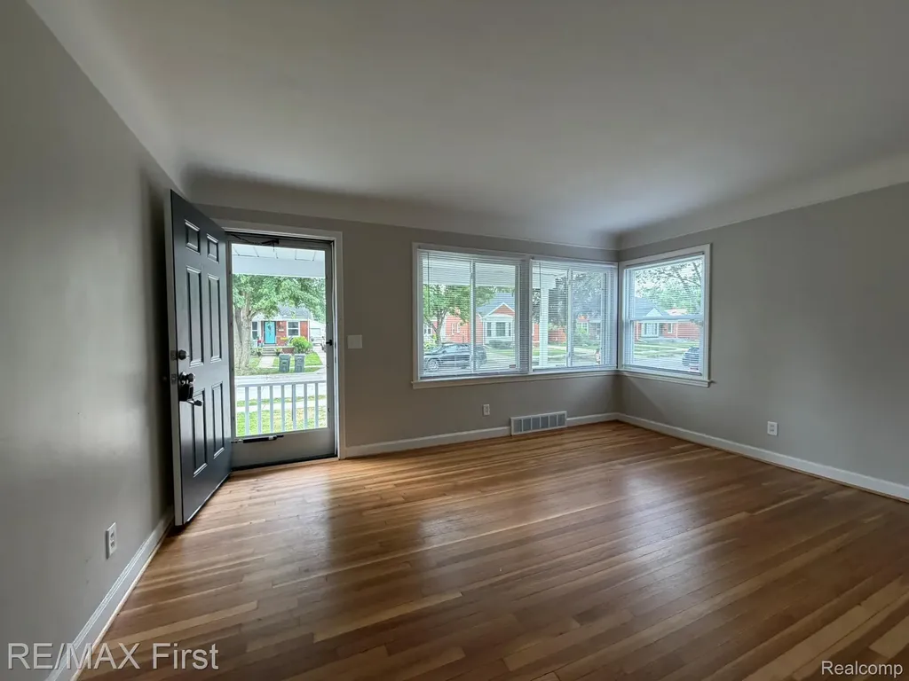 22921 Gaukler Street St. Clair Shores City MI 48080
