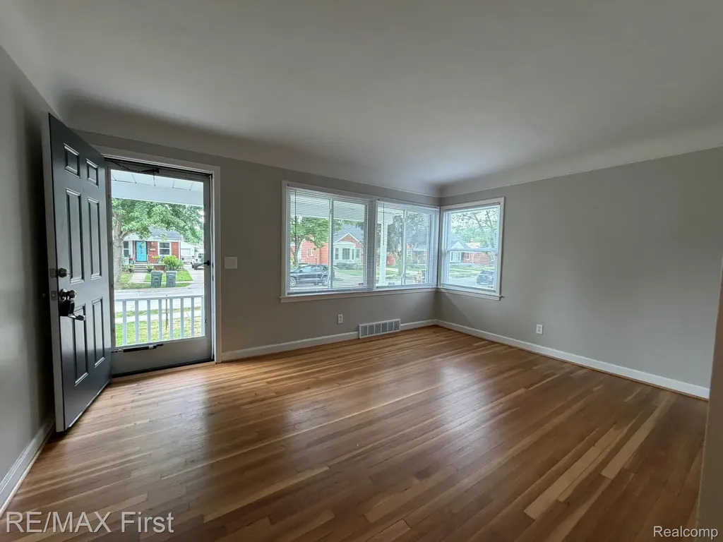 22921 Gaukler Street St. Clair Shores City MI 48080