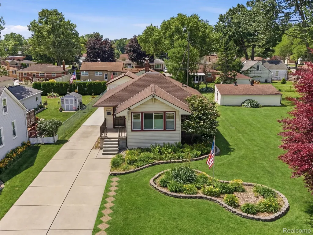 22620 Lake Boulevard St. Clair Shores City MI 48082
