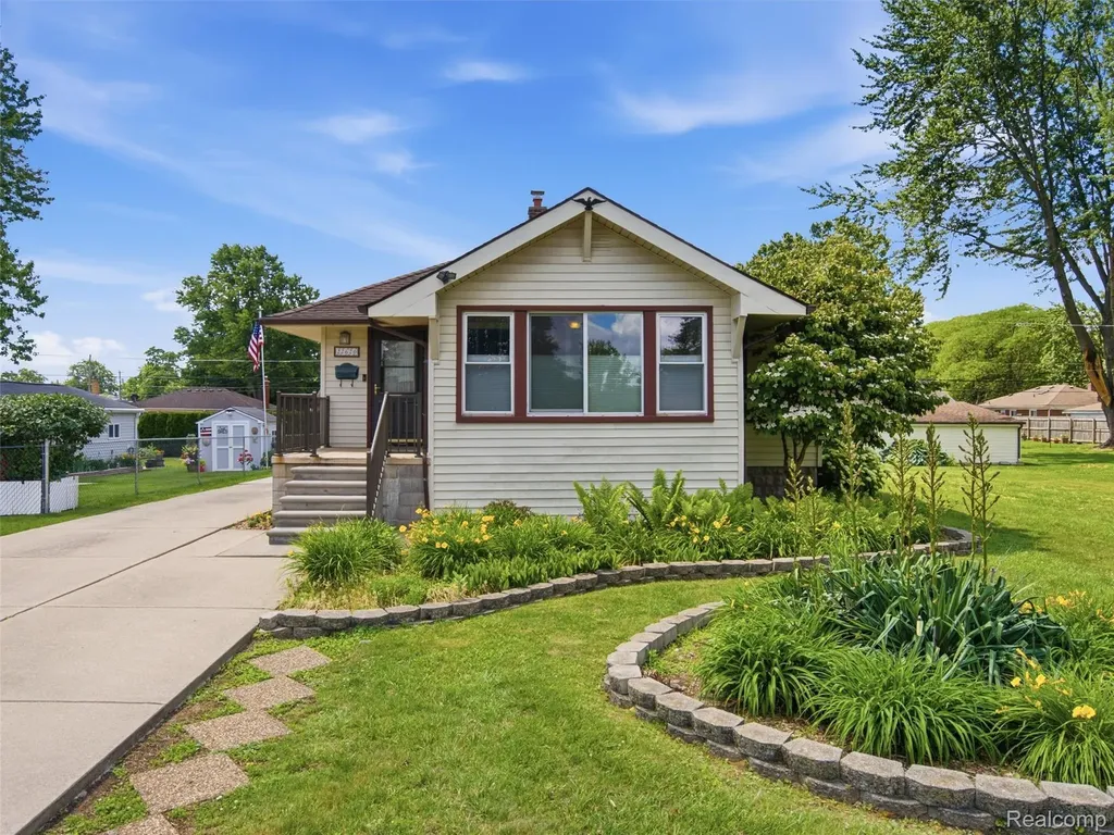 22620 Lake Boulevard St. Clair Shores City MI 48082