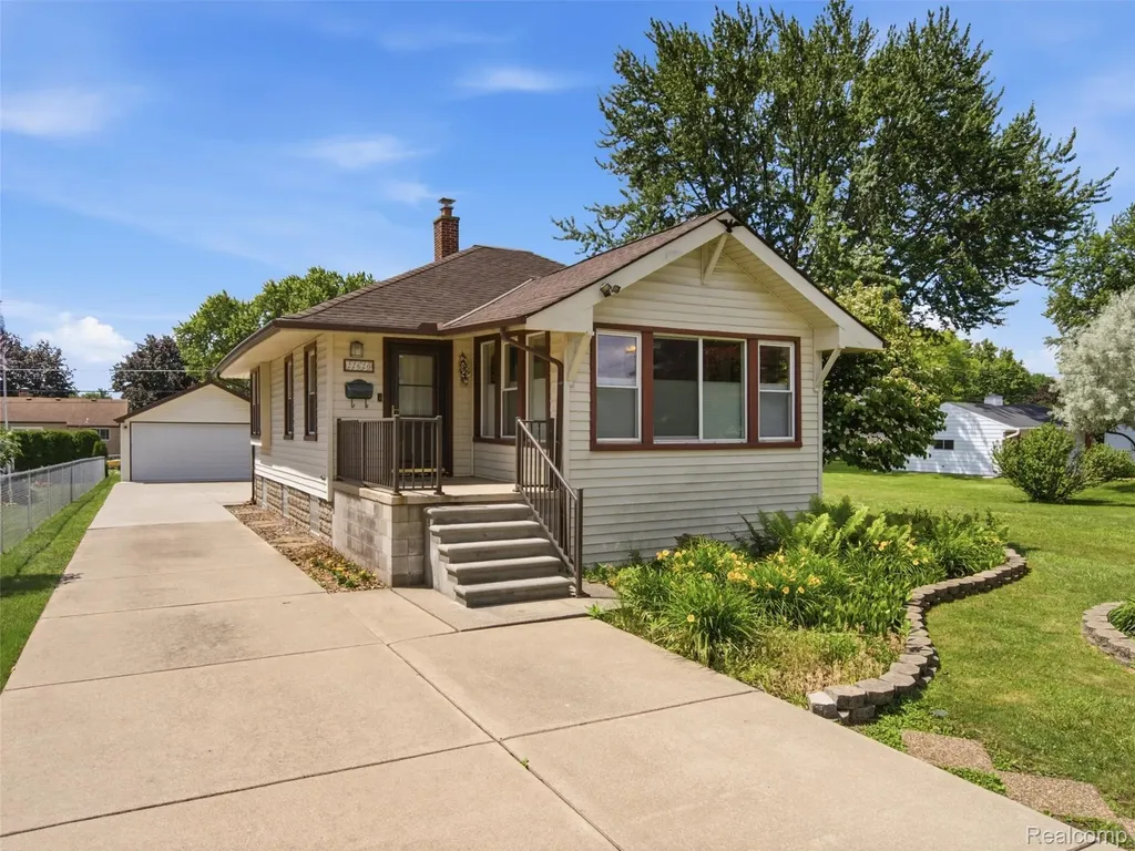 22620 Lake Boulevard St. Clair Shores City MI 48082