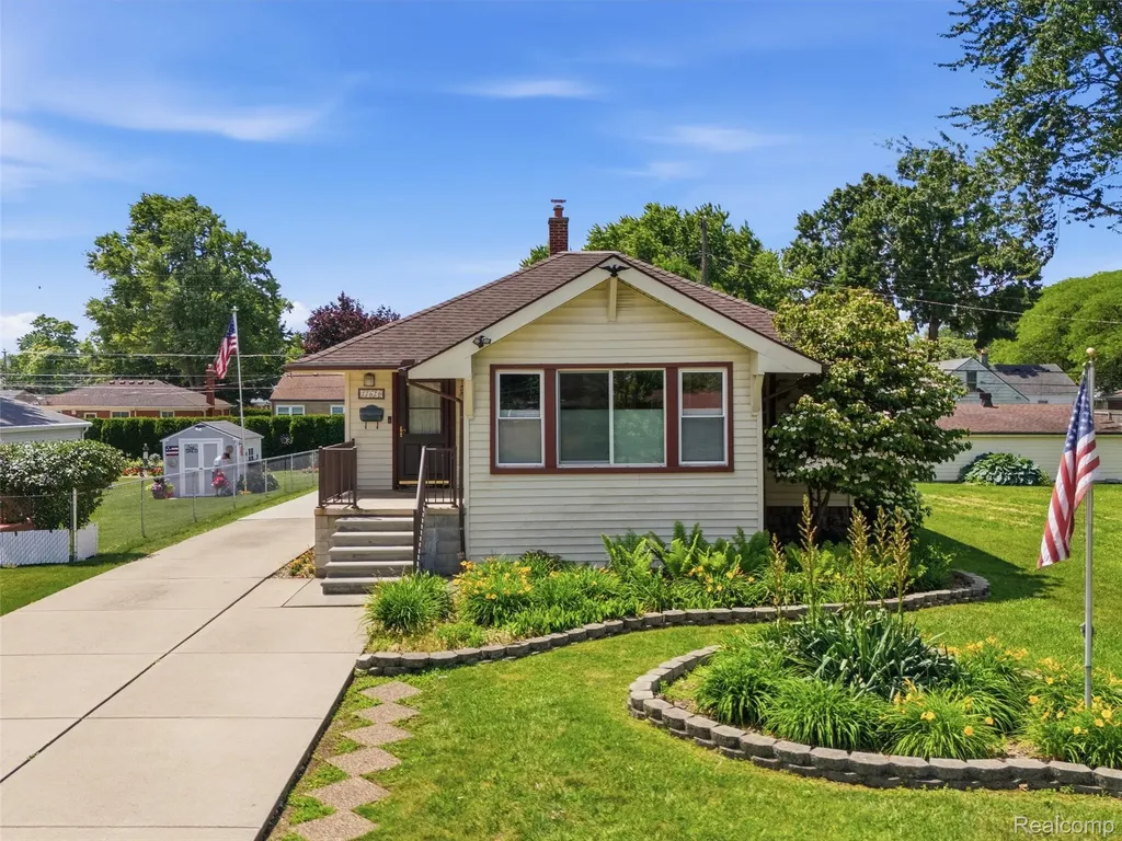 22620 Lake Boulevard St. Clair Shores City MI 48082